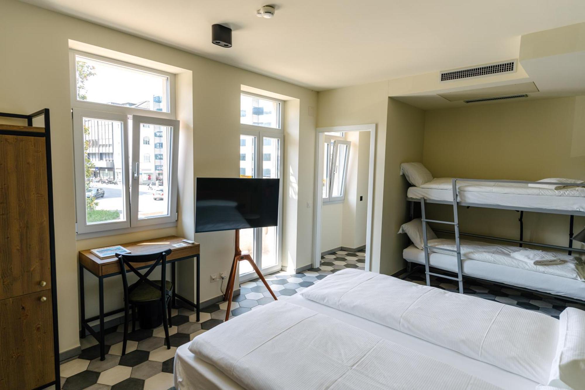 Seven Town House Boutique Hotel Локарно Екстер'єр фото