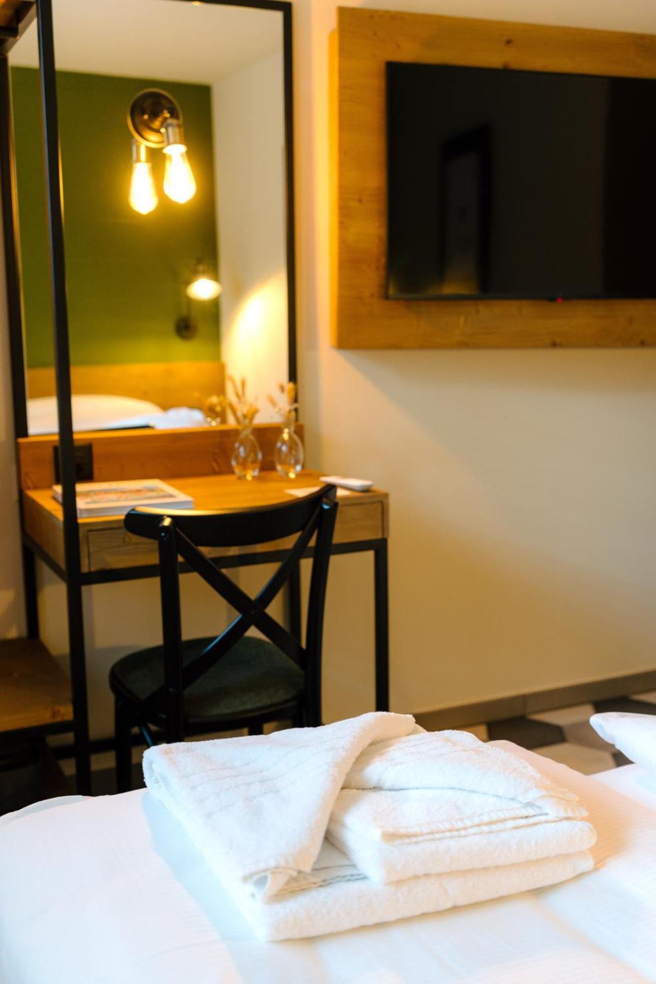 Seven Town House Boutique Hotel Локарно Екстер'єр фото